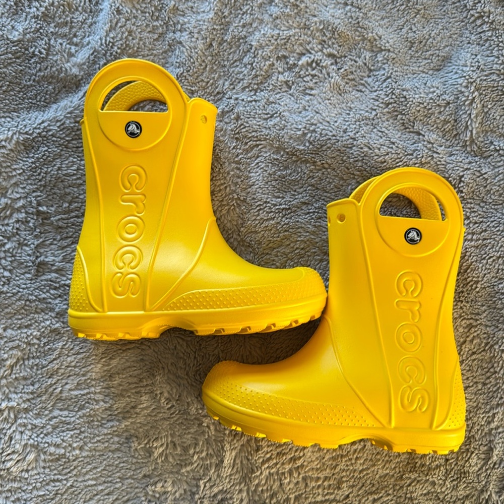 Kids Crocs Rain boots. size 1. Yellow.